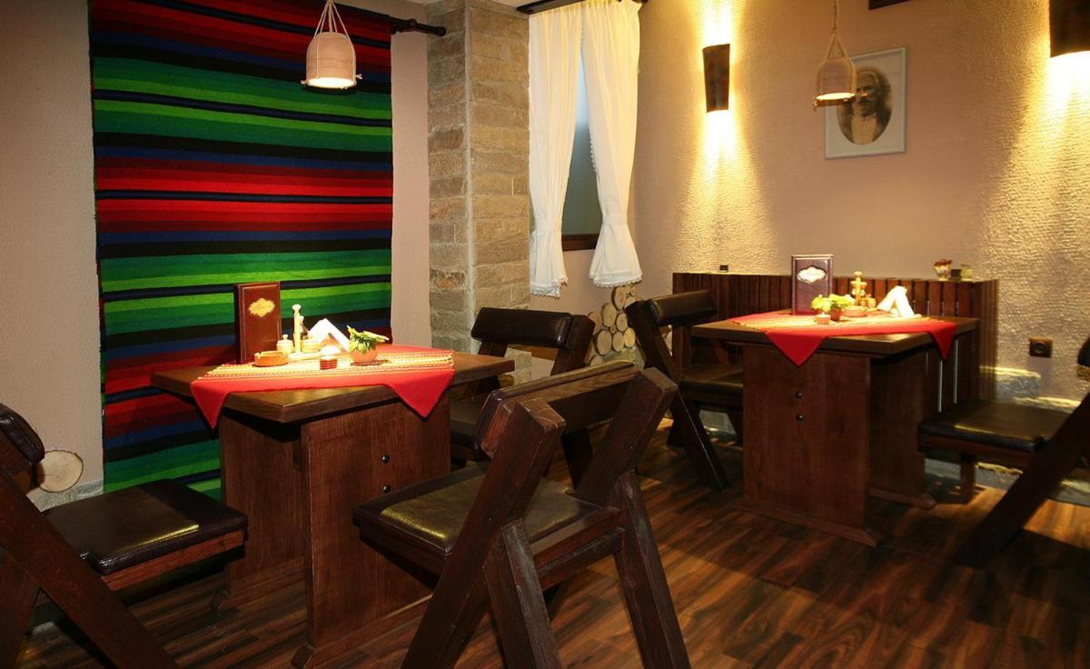 Riverside Family Hotel Yambol ร้านอาหาร รูปภาพ